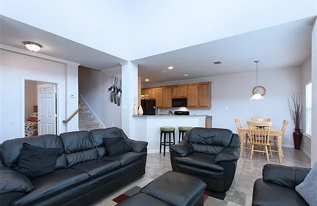 4601 PENELOPE LN