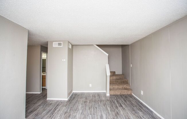 2 beds, 1.5 baths, 955 sqft, $900