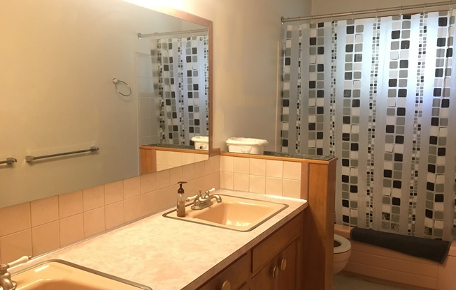 3 beds, 1 bath, $2,000