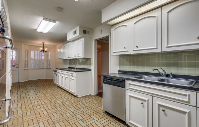 2 beds, 2 baths, $1,895, Unit # 600E