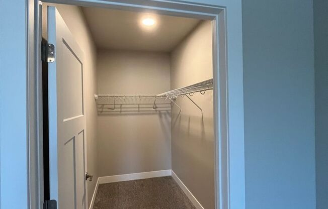 2 beds, 2 baths, 926 sqft, $1,550