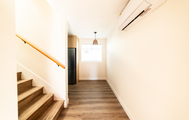 1346 S DUNSMUIR AVE