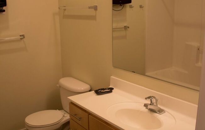 3 beds, 2 baths, $2,235, Unit 205 - Updated