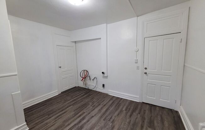 1 bed, 1 bath, $880, Unit APARTMENT 2