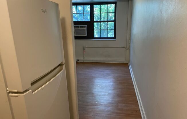 Studio, 1 bath, 487 sqft, $1,215, Unit Fifth L-A