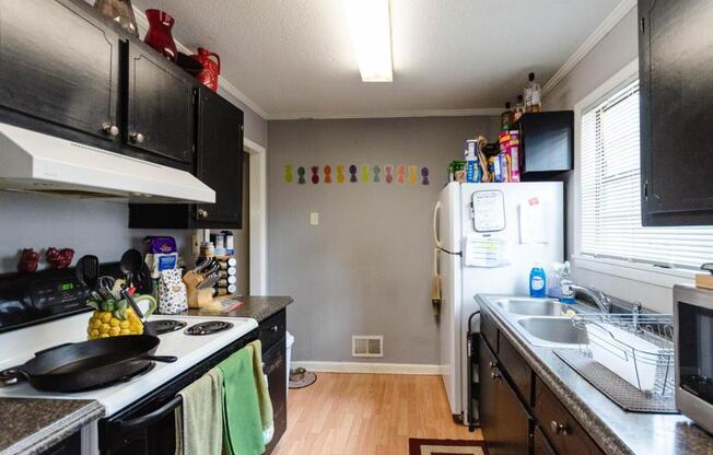 2 beds, 1 bath, 850 sqft, $1,100