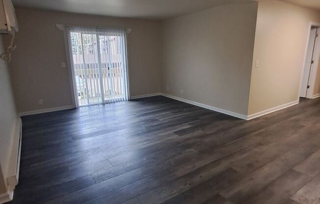 2 beds, 1 bath, $1,125, Unit 205