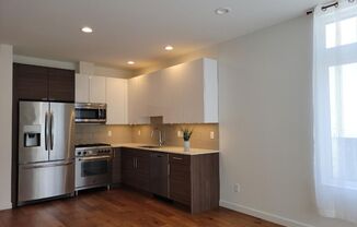 Modern 2 beds & 2 bath townhome in West Seattle!