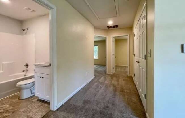 Collins Vineyard Townhomes I Second Bathroom w/ Garden Tub