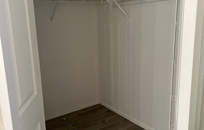 1 bed, 1 bath, $1,295, Unit #1043