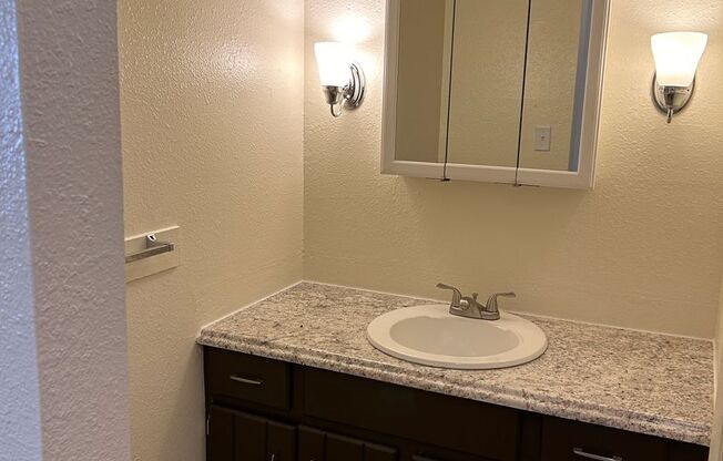 1 bed, 1 bath, 561 sqft, $1,000, Unit 304