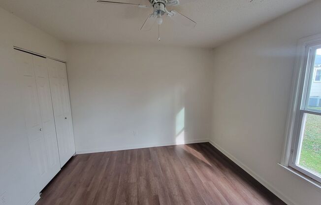 2 beds, 1 bath, $850, Unit A