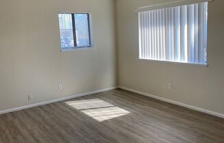 2 beds, 1 bath, $1,295