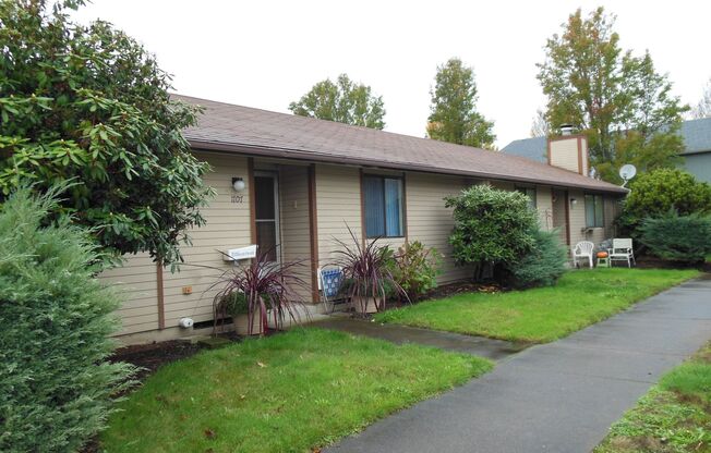 2 Bedroom Duplex ~ Centrally Located