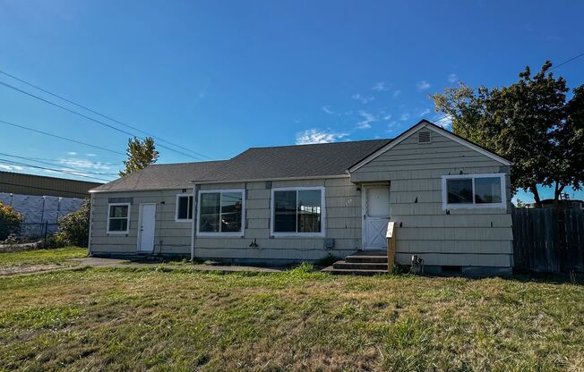 Newer Remodeled 2 Bed, 1.5 Bath – Private & Tucked Away Gem