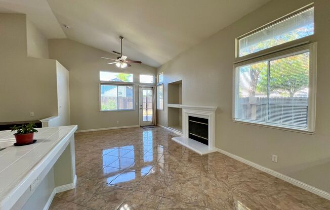 Beautiful and Spacious Single Story 4 bed/2 bath with 3 car garage in Elk Grove!