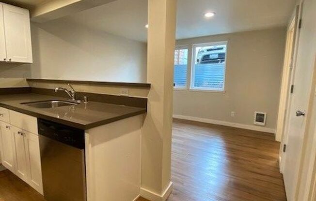 1 bed, 1 bath, 575 sqft, $1,450, Unit 003