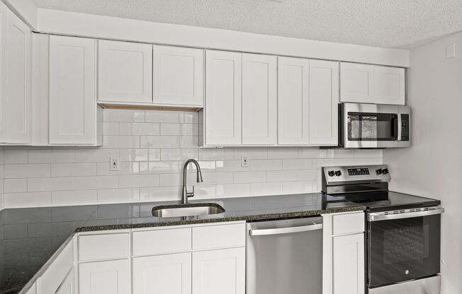 3 beds, 1 bath, 850 sqft, $1,500, Unit 5015-5