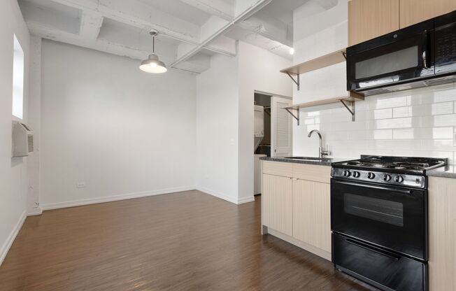 Studio, 1 bath, 212 sqft, $1,450, Unit 304