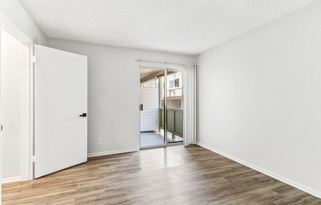 2 beds, 1 bath, 750 sqft, $1,698, Unit 113
