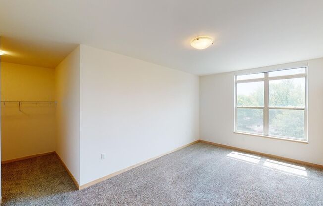 2 beds, 2 baths, 1,071 sqft, $2,440, Unit 5314-301