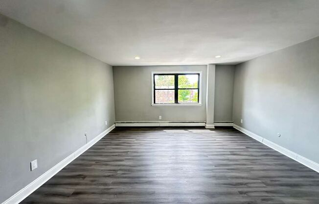 1 bed, 1 bath, 750 sqft, $1,825, Unit Apt 2J