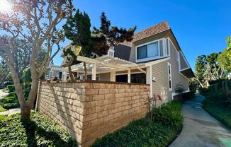 Bright and Spacious Corner Townhouse with a Large patio