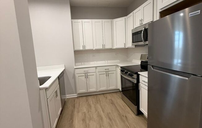 2 beds, 1 bath, 1,050 sqft, $2,100, Unit Pent House