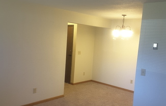 2 beds, 1 bath, 600 sqft, $1,000, Unit 05