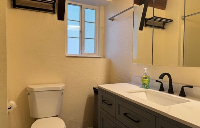 2 beds, 1 bath, $2,190