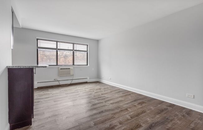 Studio, 1 bath, 336 sqft, $1,550, Unit 504