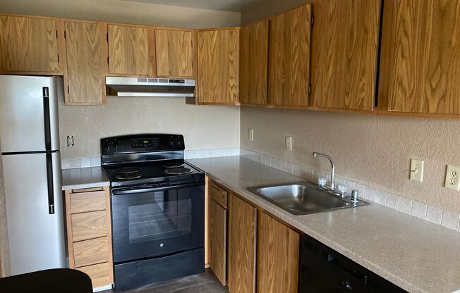 3 beds, 2 baths, 643 sqft, $1,900, Unit C203