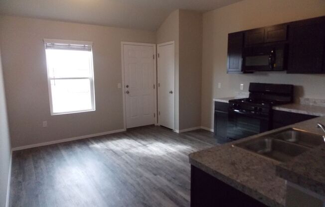 3 beds, 2 baths, $1,395