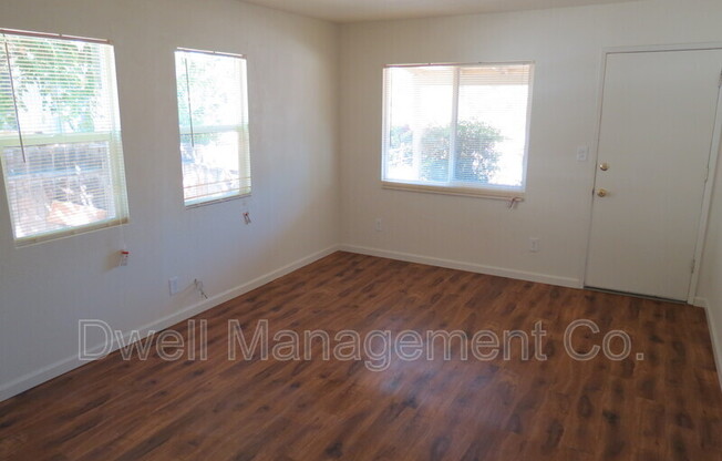 1420 DIAMOND LN