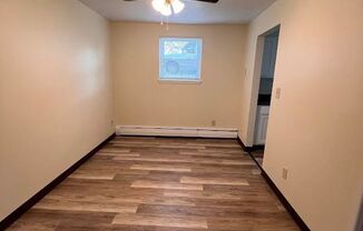 2 beds, 1 bath, $850, Unit 243 Churchill Rd. Apt. 4