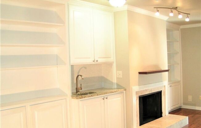 Beautiful Updated Two Story Townhouse In GREAT LOCATION