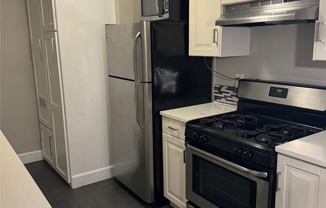 1 bed, 1 bath, 750 sqft, $2,500