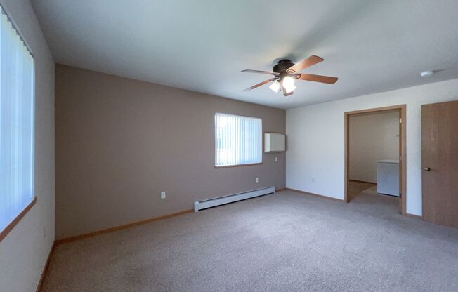 2 beds, 1 bath, 1,295 sqft, $1,315, Unit WI 3565-127
