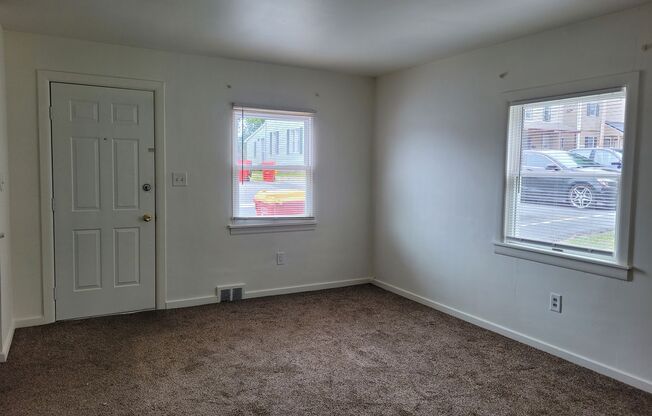 STUDENTS or young adults- 228 High St - 3 BR/1.5 Ba - $1000/mo