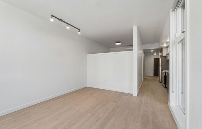 Studio, 1 bath, 422 sqft, $1,595, Unit Unit 03