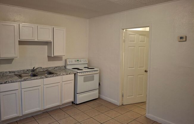 One Bed Apartment - Historic Westside - NO PETS - 1007 C Street