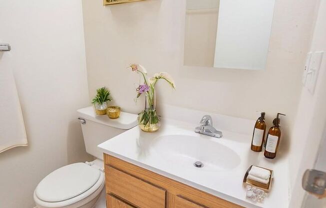 2 beds, 1 bath, 810 sqft, $1,299, Unit 37