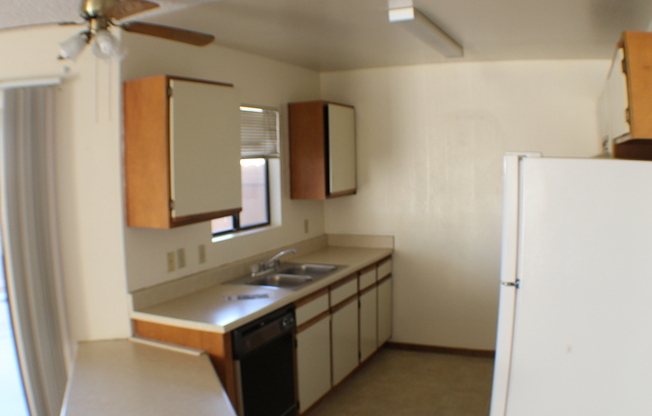 2 beds, 1 bath, 975 sqft, $950, Unit Unit 4