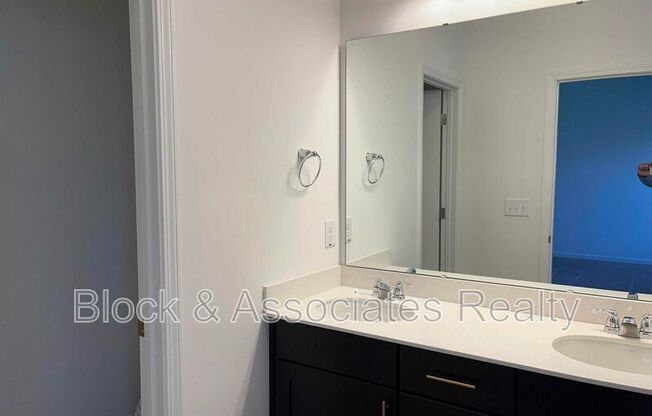 3303 OAK PASS DR