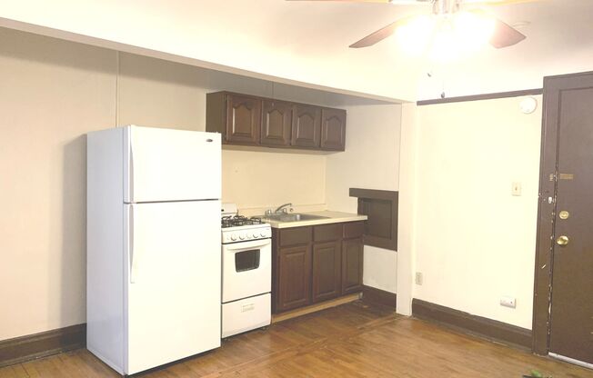 Studio, 1 bath, $725, Unit 206