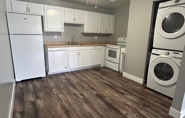 3 beds, 1 bath, 890 sqft, $1,595, Unit 505 M2