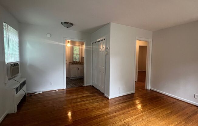 Two bedroom, 1 bath condo in Brookwood Garden Condominiums, Burlington