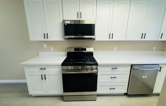 Luxury Living Awaits: Stunning Remodeled Camarillo Condo!