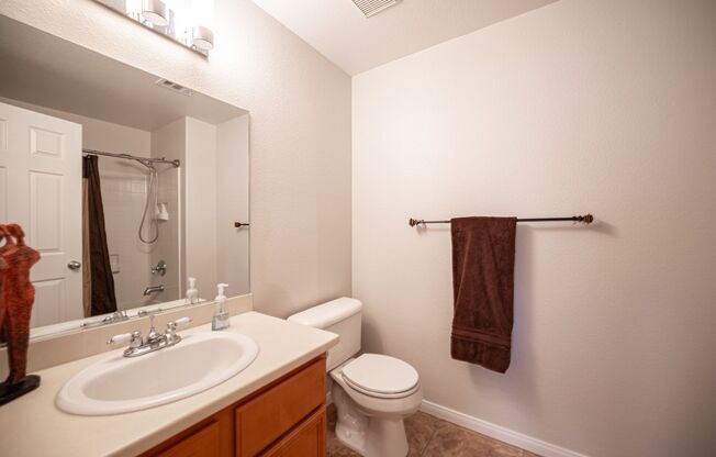 3 beds, 2 baths, $1,600, Unit # 274