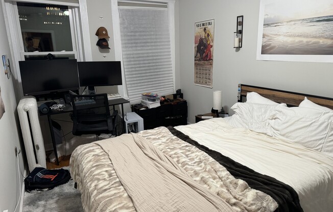2 beds, 1 bath, $3,600, Unit 10